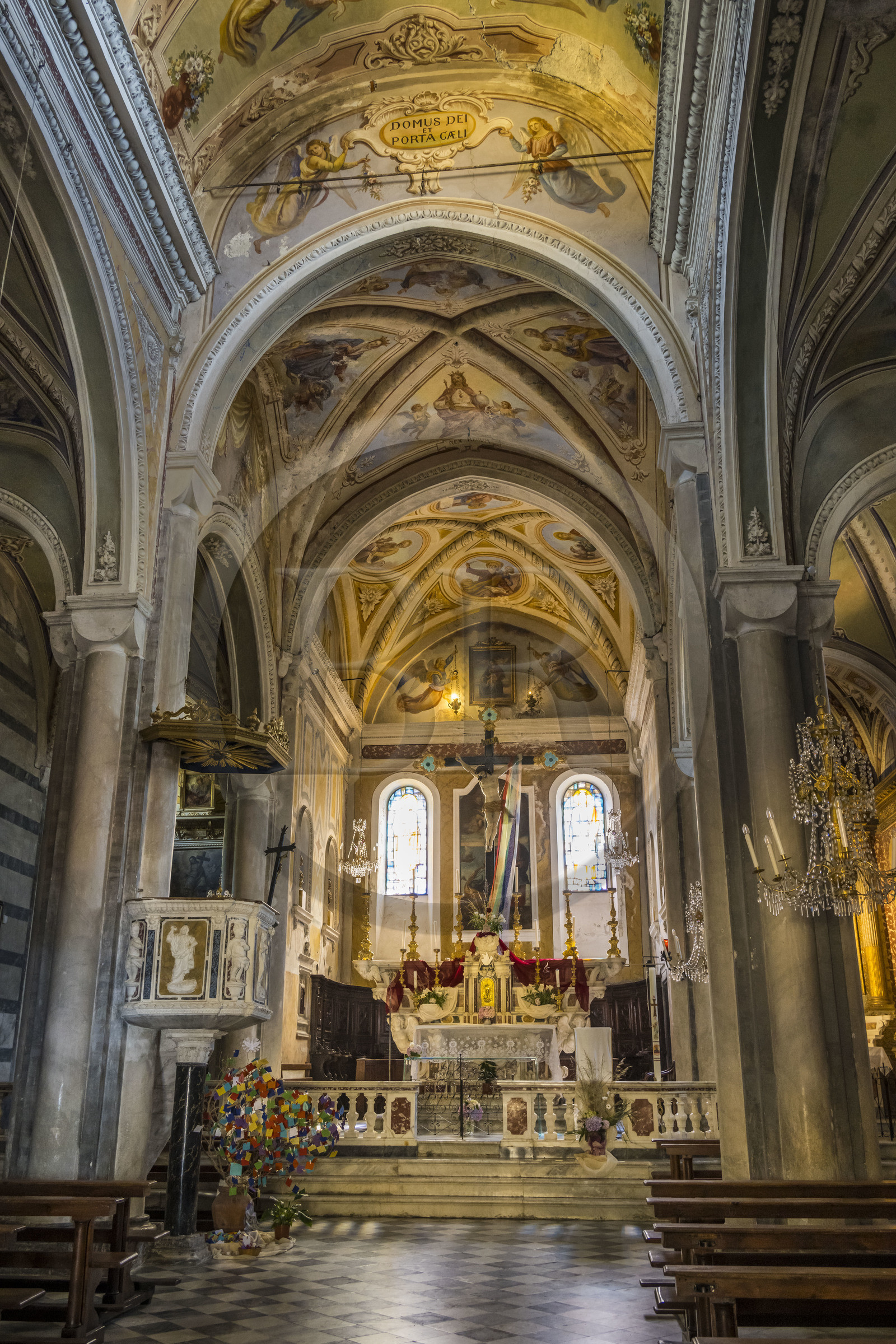 Italie, Ligurie, Cinque Terre, parc national des Cinque Terre classé Patrimoine Mondial de l'UNESCO, village de  Corniglia, l'église paroissiale San Pietro