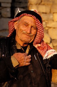 Jordanie, bédouin à l' entrée de la forteresse D'Azraq