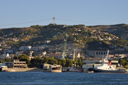 France, Bouches-du-Rhône (13), Marseille, Zone Euroméditerranée, Grand Port Maritime au niveau de l'Estaque