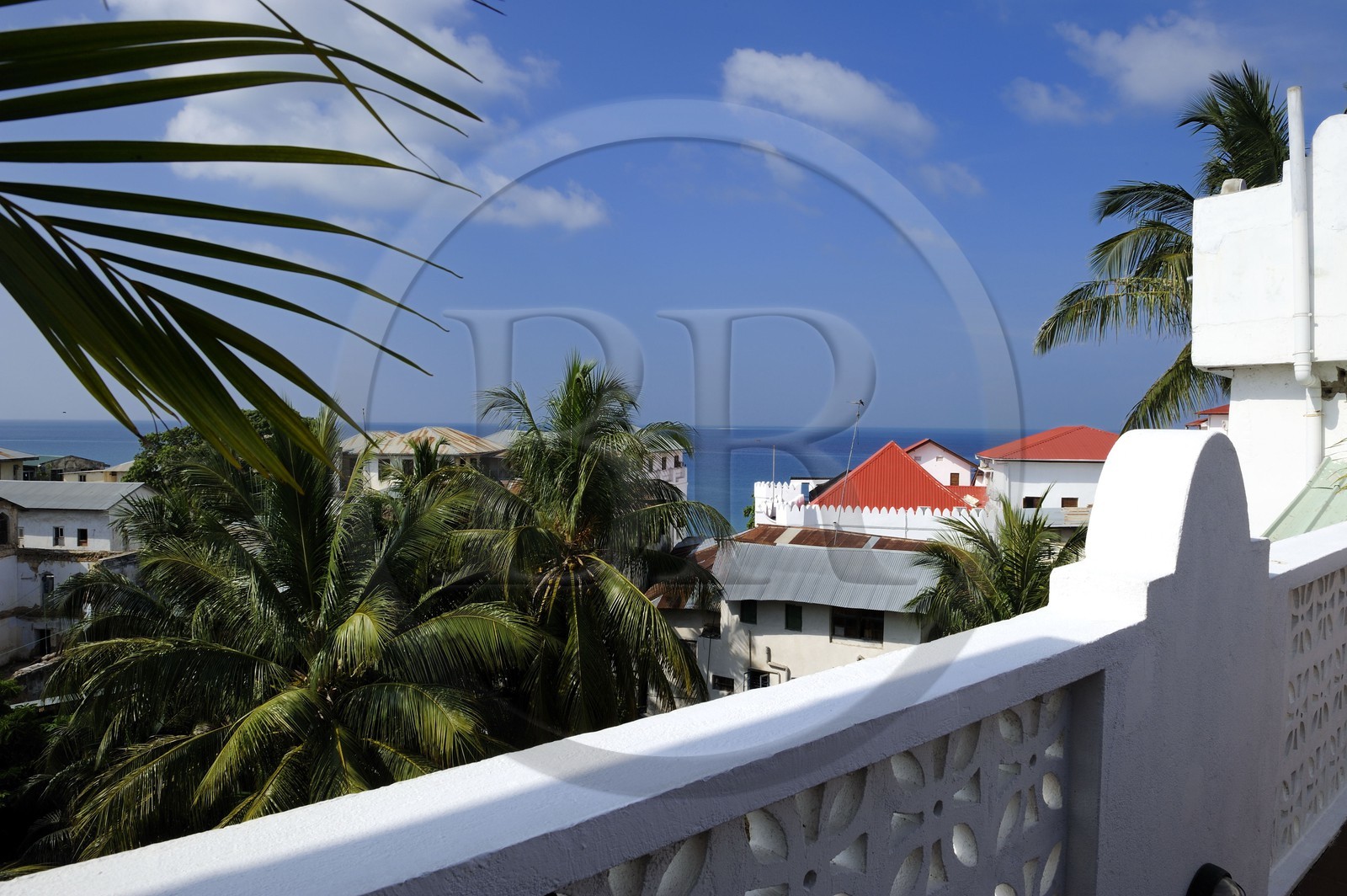 Tanzanie, archipel de Zanzibar, île de Unguja (Zanzibar), ville de Zanzibar, Stone Town, classé Patrimoine Mondial de l' UNESCO, l’hôtel de charme Kisiwa House dans une maison traditionnelle du quartier de Baghani