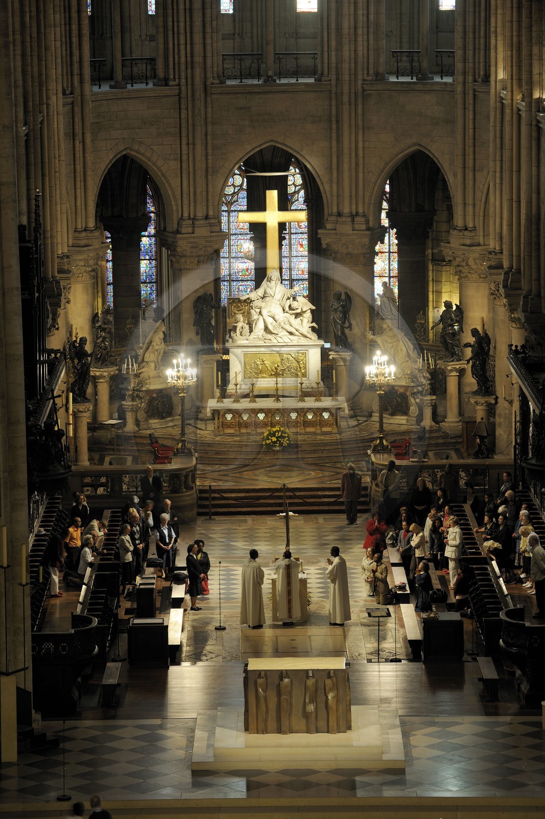 France, Paris (75), Ile de la Cité, cathédrale Notre-Dame de Paris, célébration d'une messe dans le choeur