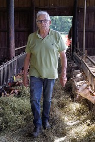 France, Var (83), La Dracénie, village de Châteaudouble, Jean Desbordes à la ferme fromagère La Pastourelle