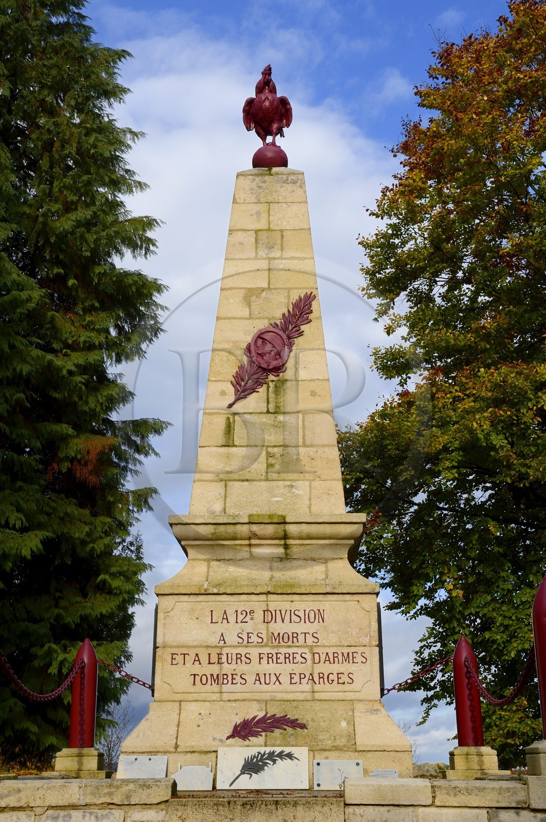 France, Meuse (55), Parc régional de Lorraine, Cotes de Meuse, Les Éparges, Monument aux Morts de la 12e DI au point C de la crête des Éparges