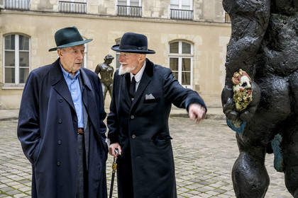 France, Paris (75), Musée Maillol, le peintre et sculpteur allemand Markus Lüpertz lors de son exposition en dialogue avec l'oeuvre d'Aristide Maillol, son galeriste Michael Werner à sa gauche, sculpture (détail) Der Morgen oder Hölderlin, 2011, Bronze peint