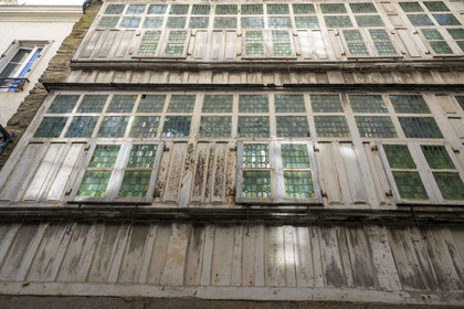 France, Ille-et-Vilaine (35), Côte d'Emeraude, Saint-Malo intra-muros, maison d'armateur début XVIIème siècle à facade de bois et de verre au n°5 de la rue du Pélicot