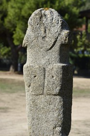 France, Corse-du-Sud (2A), Cargèse, menhir sculpté d'U Scumunicatu, pierre dressée datée approximativement 2500 avant Jésus-Christ