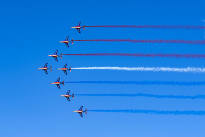 France, Bouches-du-Rhône (13), Salon-de-Provence, base aerienne 701, base de la Patrouille de France (PAF pour Patrouille acrobatique de France) de l'Armée de l'air et de l'espace française, les avions Alphajet volent en formation Grande flèche
