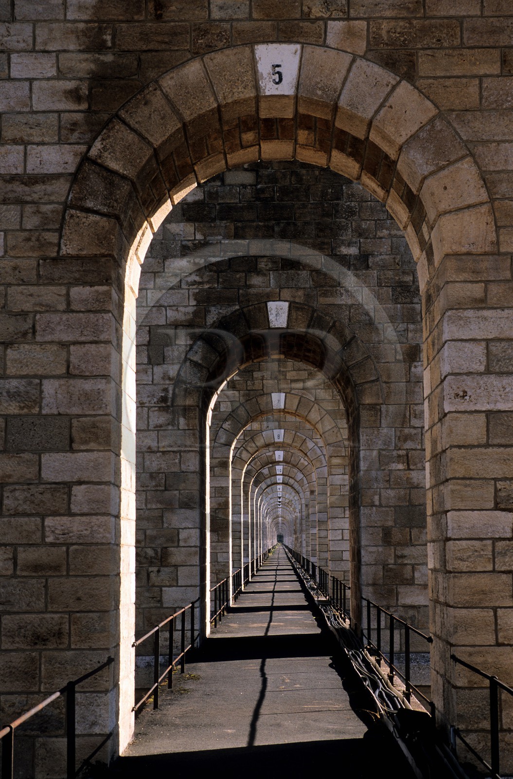 France, Haute-Marne (52), Chaumont, viaduc en pierre de taille (50 m de hauteur, 600m de longueur)