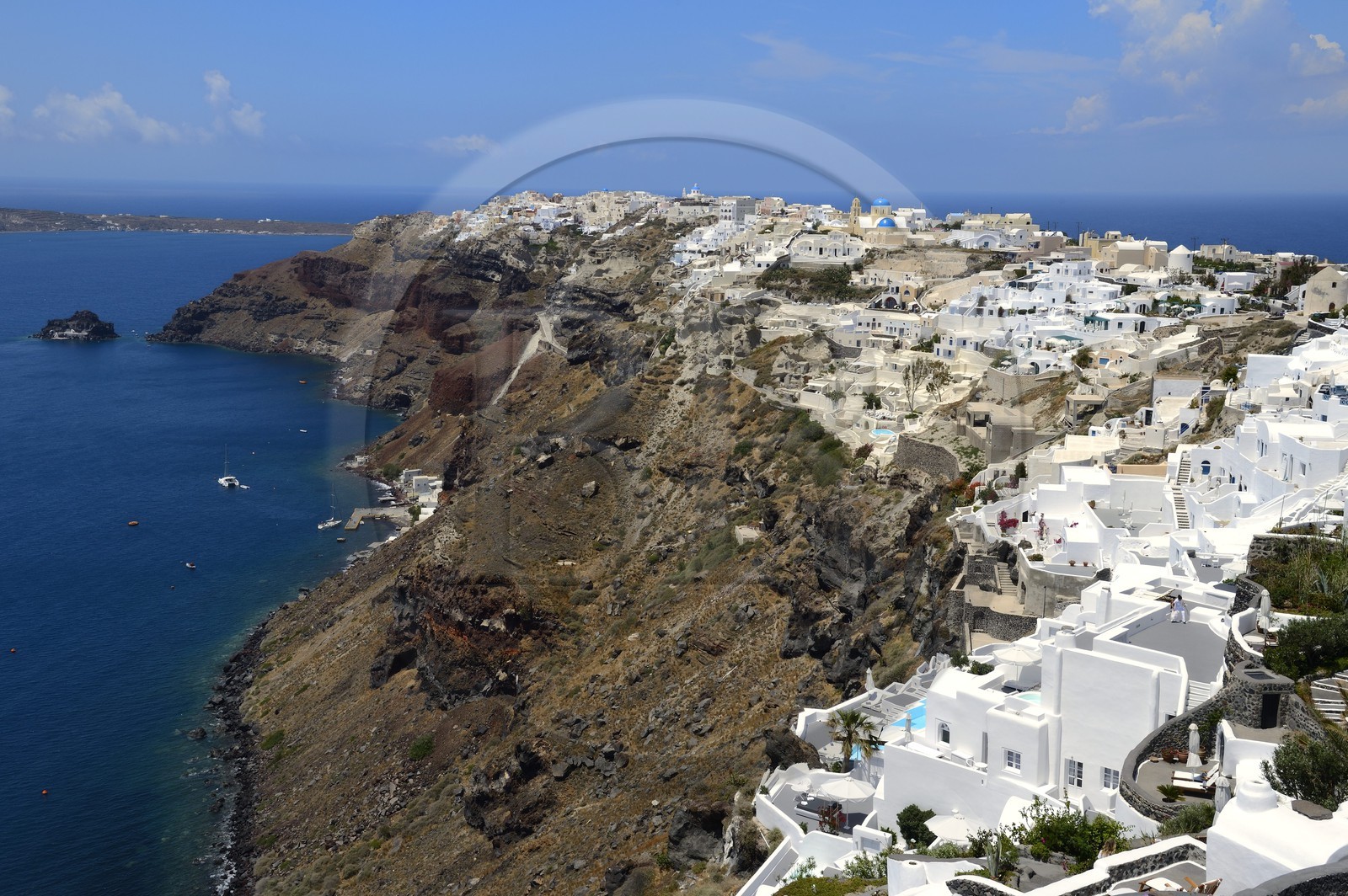 Grèce, Les Cyclades, mer Égée, île de Santorin (Thira ou Théra), le village de Oia qui surplombe la Caldera