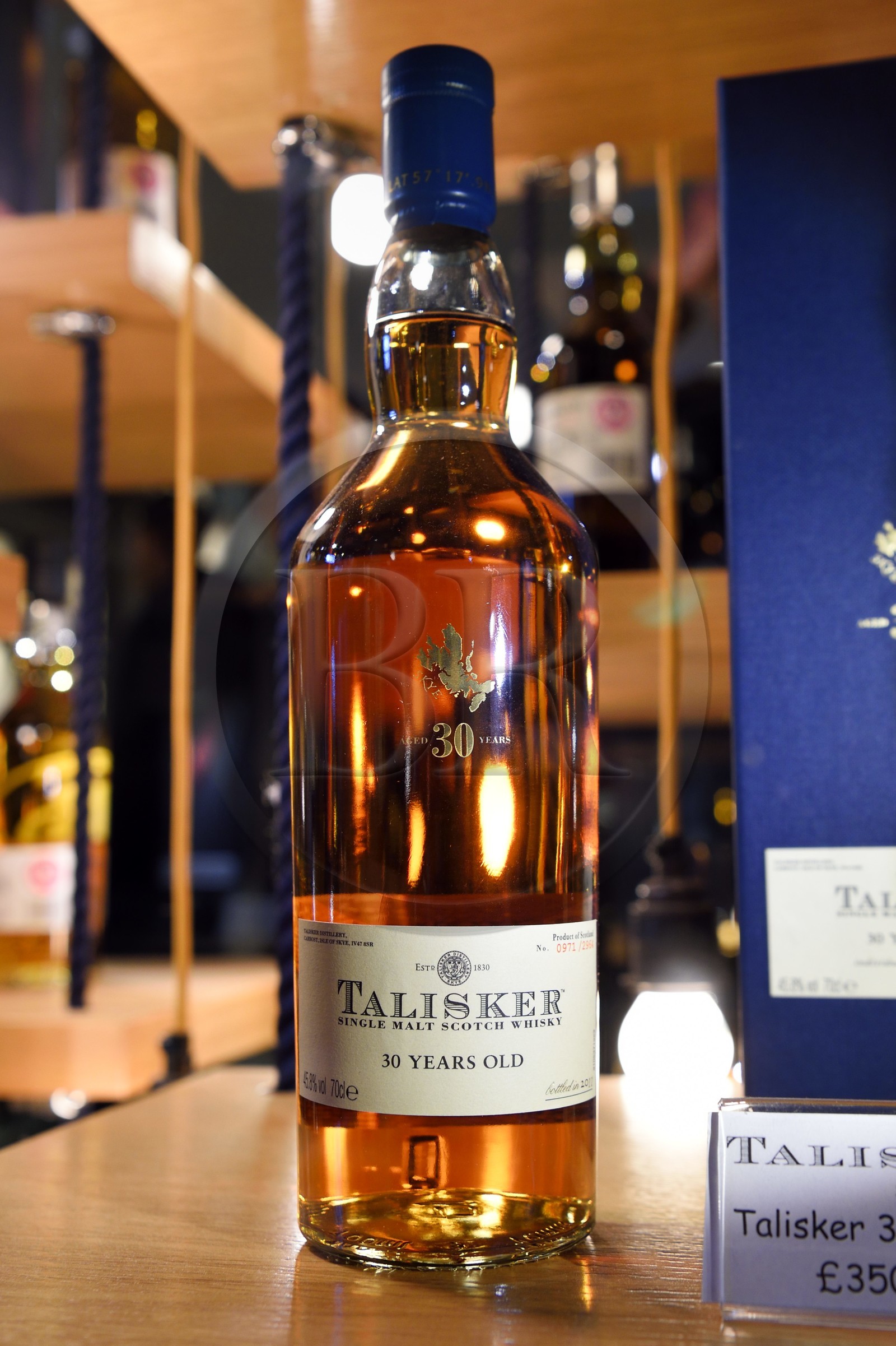 Royaume-Uni, Ecosse, région des Highlands, les Hébrides, Ile de Skye, bouteille de Talisker single Malt whisky