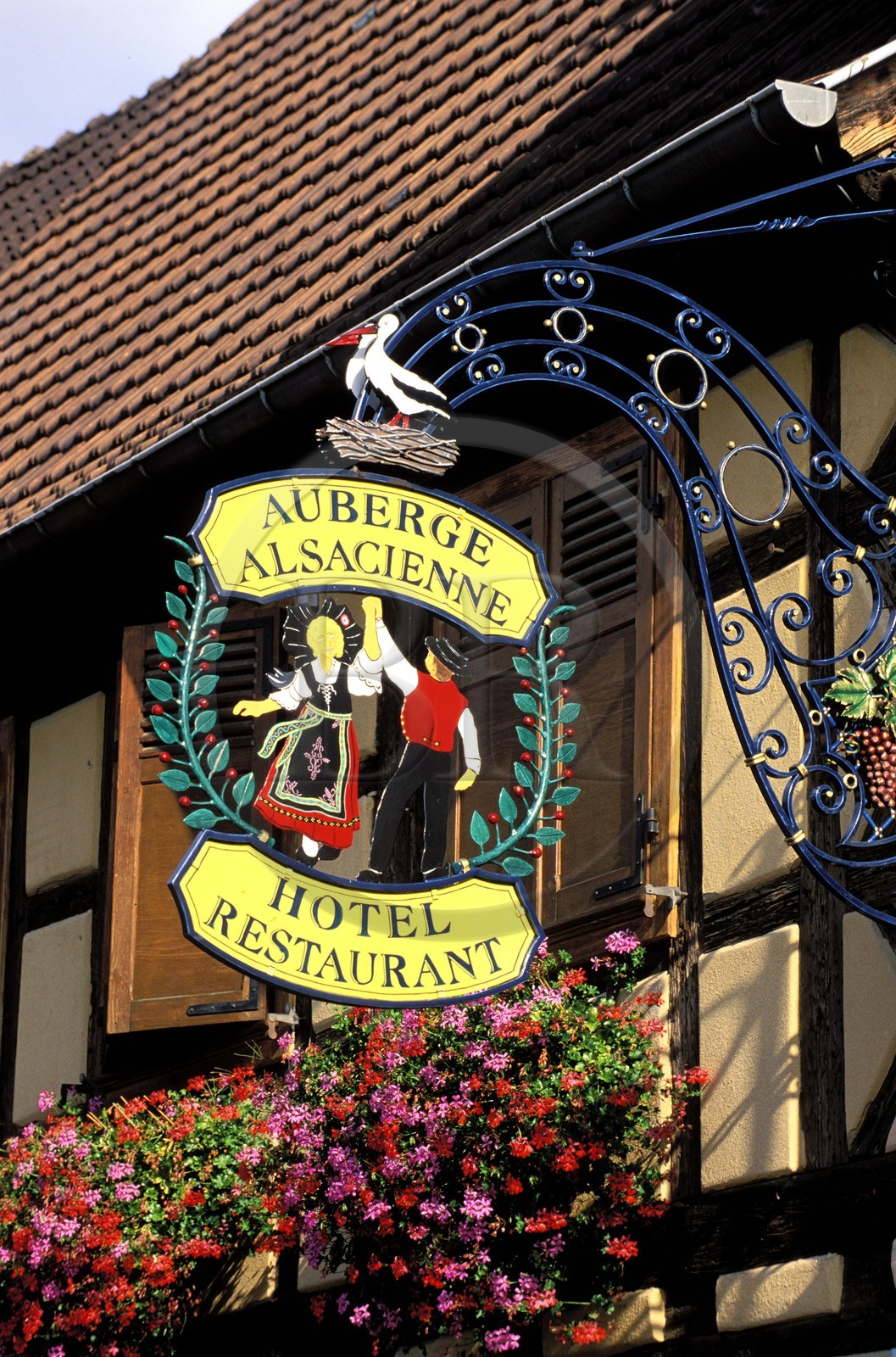 France, Haut-Rhin (68), Eguisheim, labellisé Les Plus Beaux Villages de France, auberge alsacienne