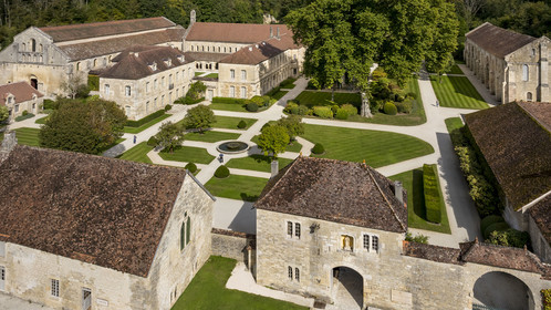 France, Côte-d'Or (21), Marmagne, l'abbaye cistercienne de Fontenay fondée en 1118, classée au Patrimoine Mondial de l'UNESCO (vue aérienne)