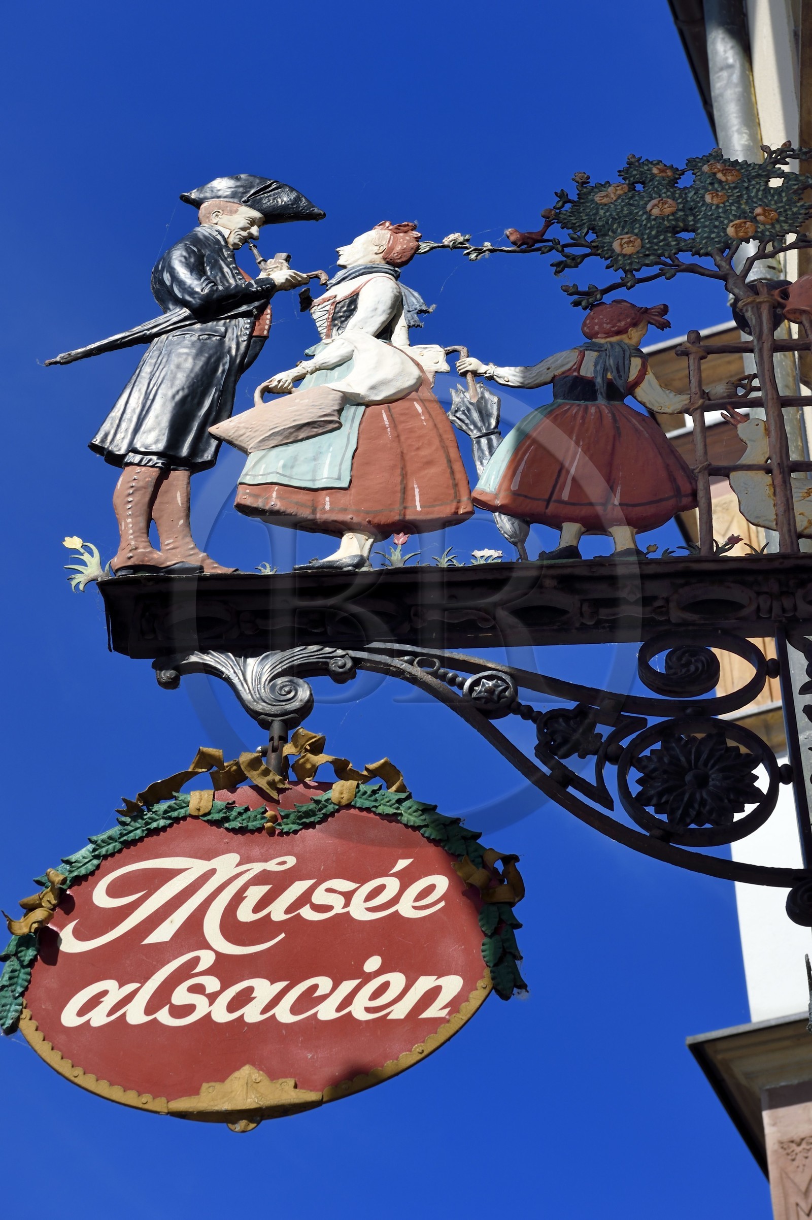 France, Bas-Rhin (67), Strasbourg, vieille ville classée au Patrimoine Mondial de l'UNESCO, enseigne du musée Alsacien sur le quai Saint-Nicolas
