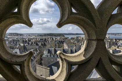 France, Ille-et-Vilaine (35), Côte d'Emeraude, Saint-Malo, Cathédrale Saint-Vincent de Saint-Malo, vue sur la ville depuis le haut du clocher