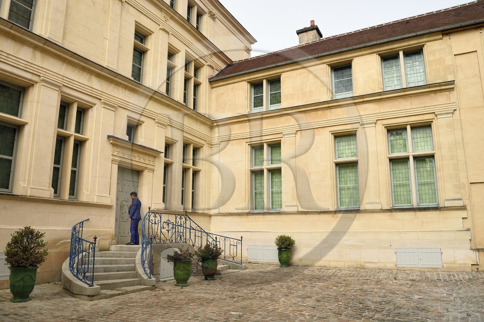 France, Aisne (02), Château-Thierry, Musée Jean de La Fontaine - Ville de Chateau-Thierry dans la maison natale du poète, la facade Renaissance et le perron sur le côté cour