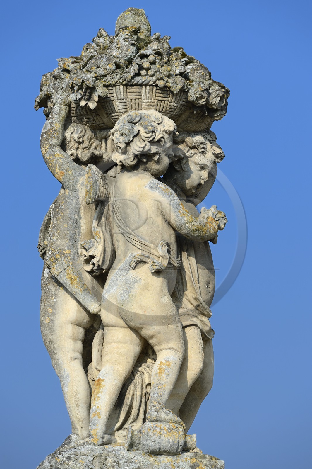 France, Seine-et-Marne (77), Maincy, le château de Vaux-le-Vicomte, statue dans les jardins