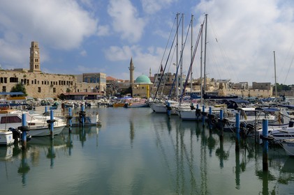 Israel, district Nord, Galilée, Acre (Akko), vieille ville, classée Patrimoine Mondial de l'UNESCO, la ville ottomane, le port et la tour du caravansérail Khan el Oumdan