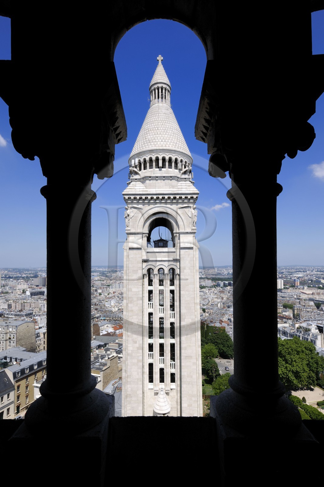 France, Paris (75), Montmartre, le clocher de la basilique du Sacré-Cœur de l'architecte Paul Abadie achevée en 1914