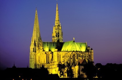 France, Eure-et-Loir (28), Chartres, cathédrale Notre-Dame de Chartres classée Patrimoine Mondial de l' UNESCO la nuit