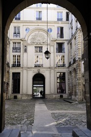 France, Paris (75), île Saint Louis, cour intérieur d'un hôtel particulier de la rue Saint-Louis-en-l'île
