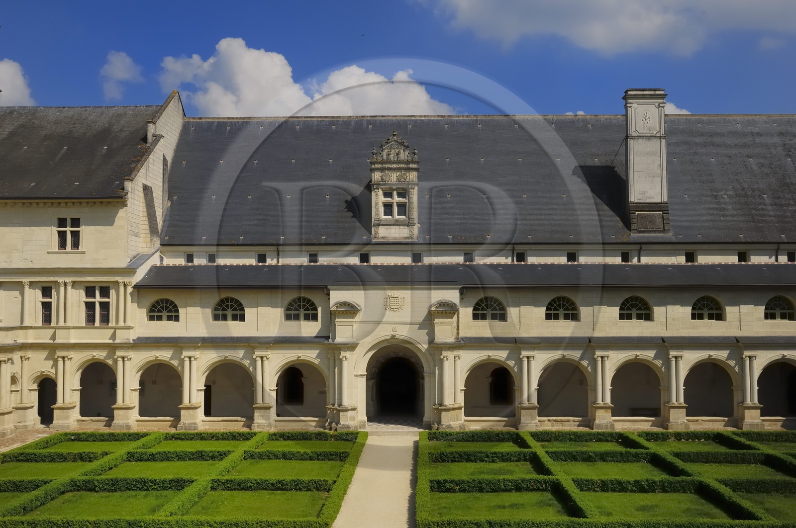 France, Maine et Loire (49), Vallée de la Loire classée Patrimoine Mondial de l' UNESCO, Fontevraud-l'Abbaye, abbaye de Fontevraud, cloître Sainte-Marie
