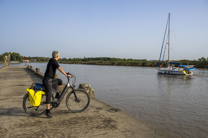 France, Charente-Maritime (17), Rochefort, les rives de la Charente en bordure de la Corderie Royale