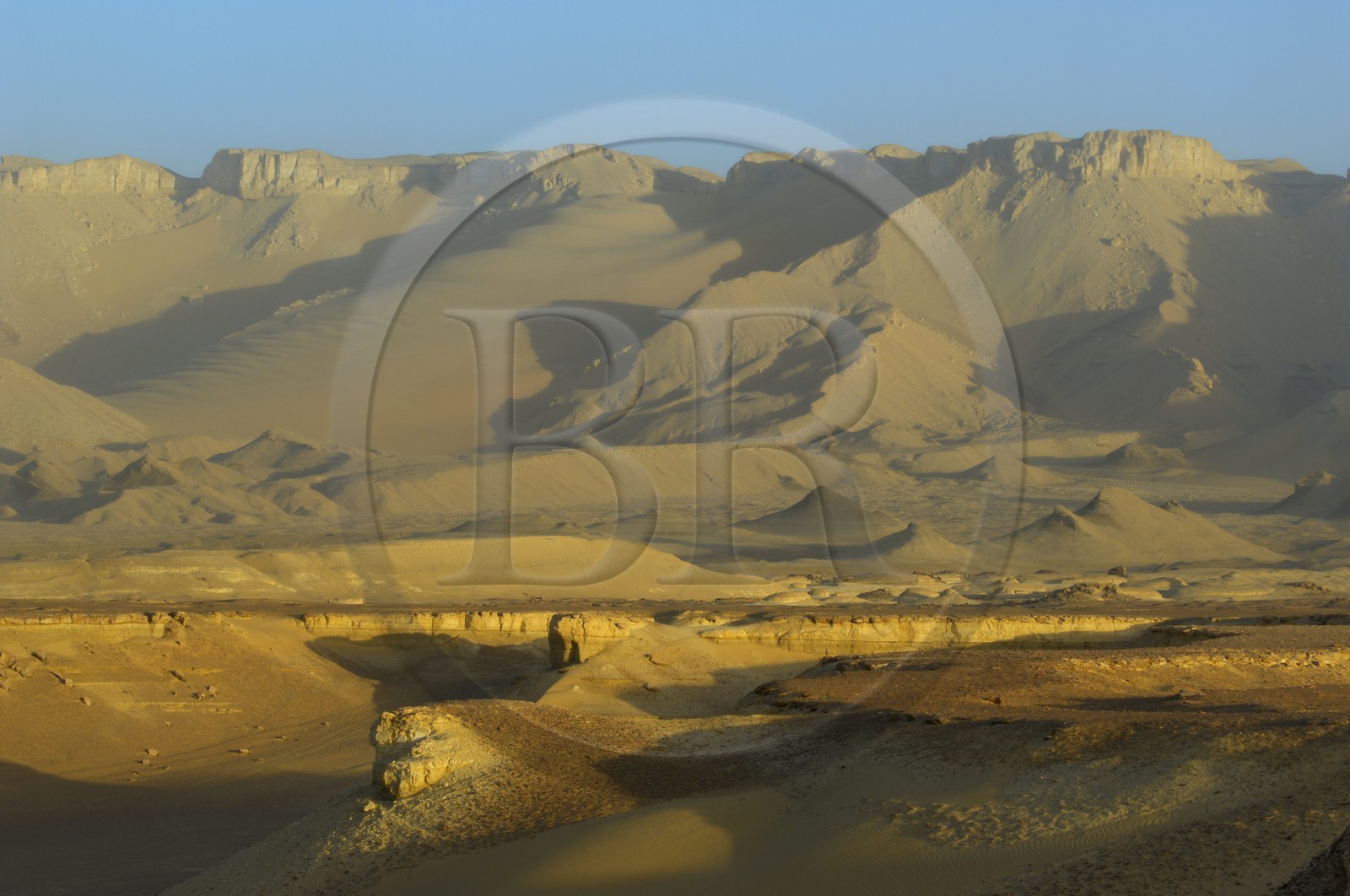 Egypte, Haute Egypte, désert libyque, oasis de Dakhla, le désert aux portes de Al-Qasr