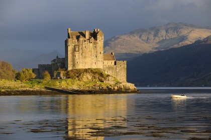 Royaume-Uni, Ecosse, région des Highlands, comté de Ross & Cromarty, Eilean Donan Castle, château à l'entrée du Loch Duich