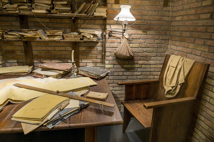 Espagne, Catalogne, Barcelone, quartier de l'Eixample, basilique de la Sagrada Familia de l'architecte du modernisme catalan Antoni Gaudi classée Patrimoine Mondial de l'UNESCO, reproduction de l'atelier d'Antoni Gaudi dans la partie muséale