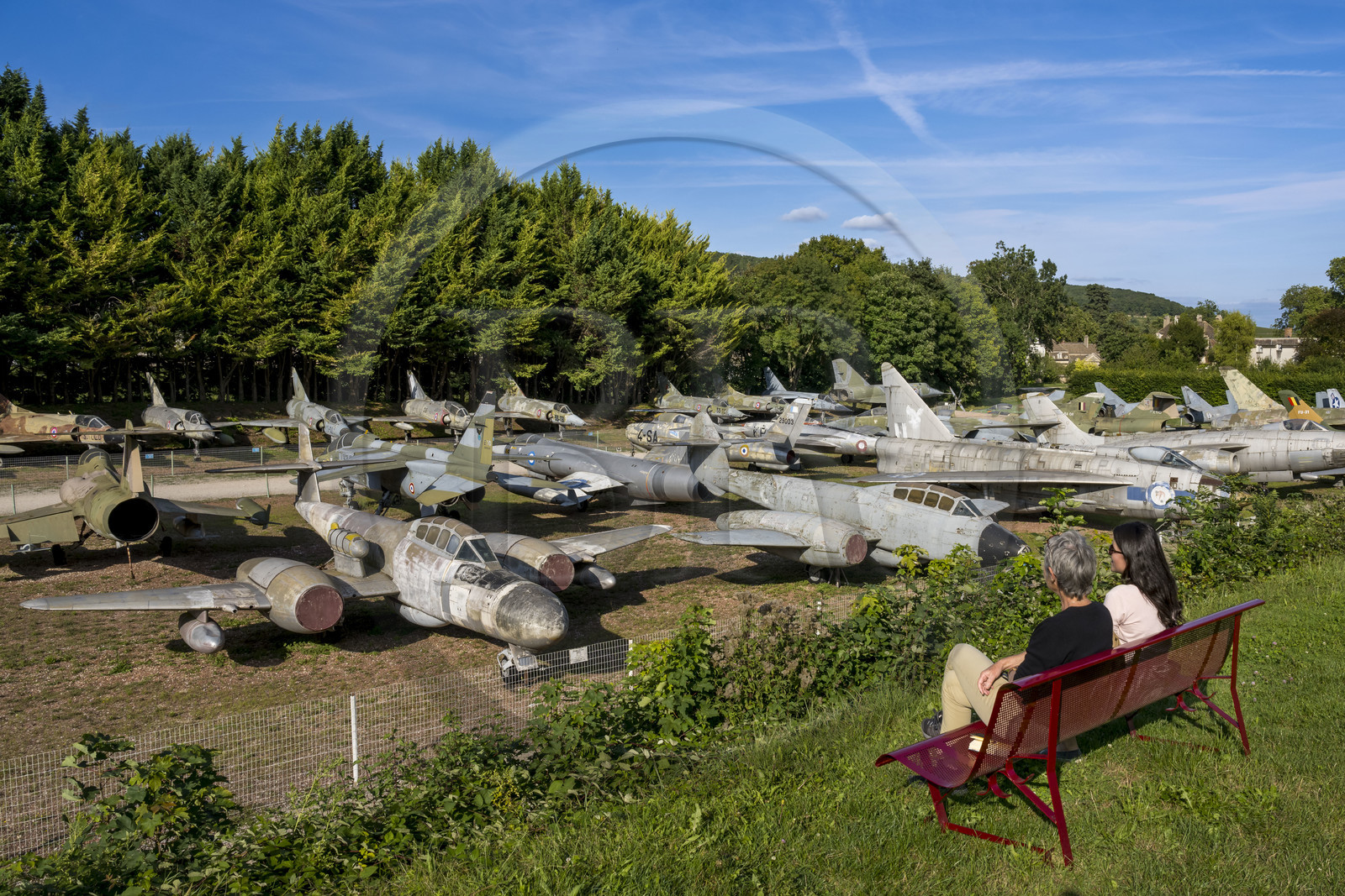 France, Côte-d'Or (21), les climats de Bourgogne classés Patrimoine Mondial de l'UNESCO, Côte de Beaune, Savigny-les-Beaune, le chateau avec les musées et collections avions de chasse, voitures de course Abarth, motos, tracteurs enjambeurs, maquettes, camions de pompiers