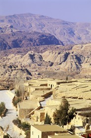 Jordanie, Petra, Hôtel Taybet Zaman (ancien village) et massif montagneux de Petra