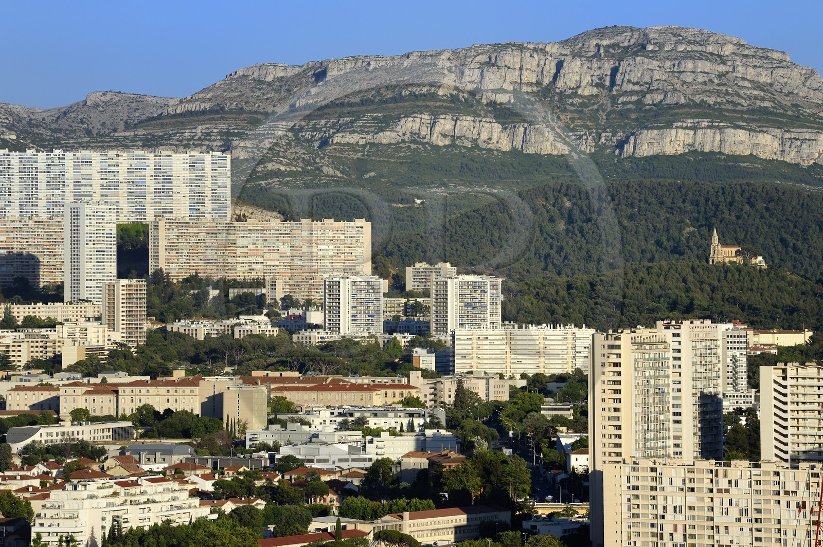 France, Bouches-du-Rhône (13), Marseille, quartier de la Panouse, grand ensemble de 2200 logements appellé la Rouvière et église Saint Joseph