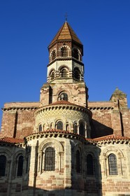 France, Haute-Loire (43), Brioude, la Basilique Saint-Julien de Brioude de style roman auvergnat, le chevet et la chapelle axiale