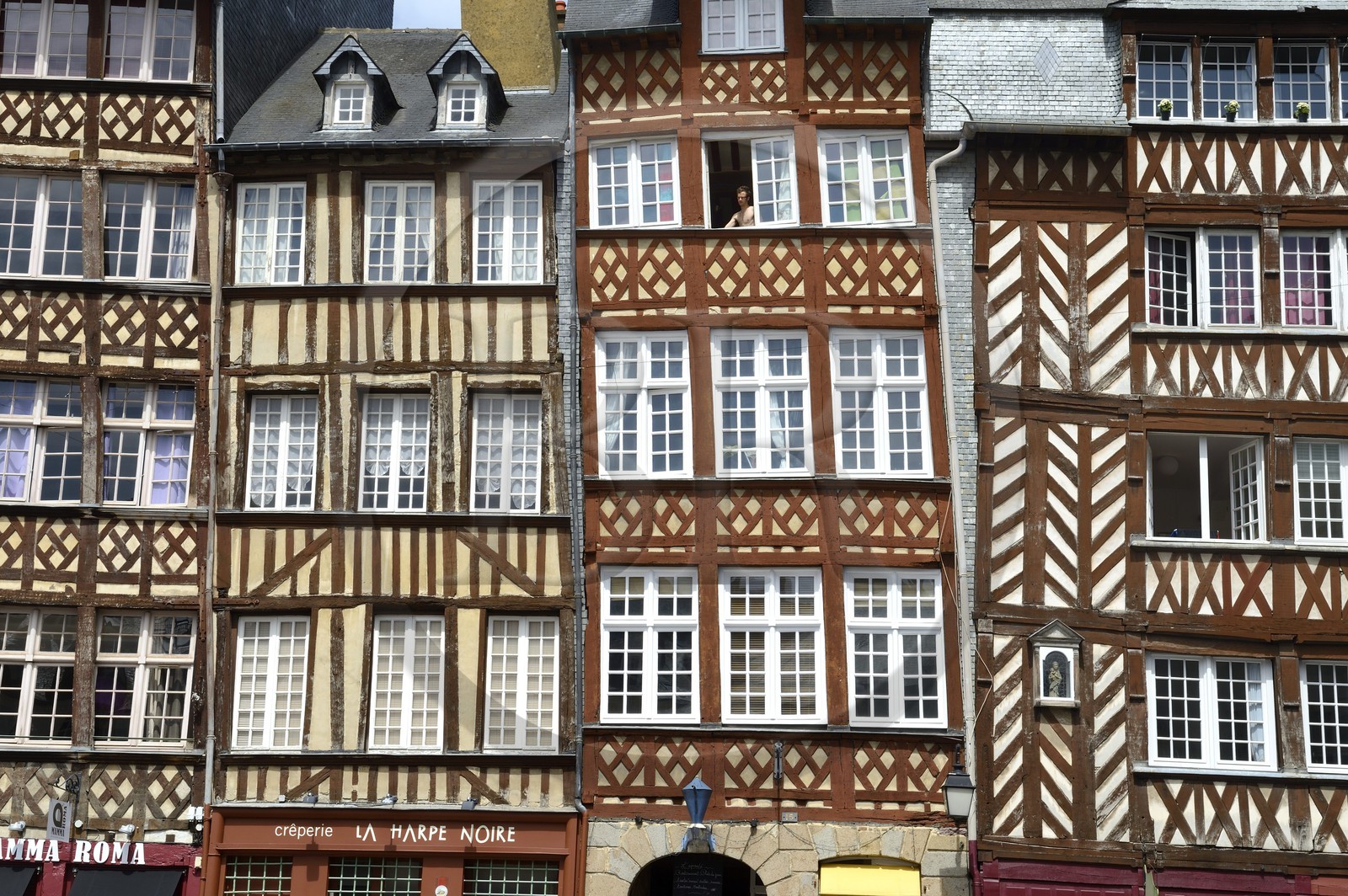 France, Ille-et-Vilaine (35), Rennes,  la place du Champ Jacquet est bordée de maisons à pans de bois du XVIIème siècle