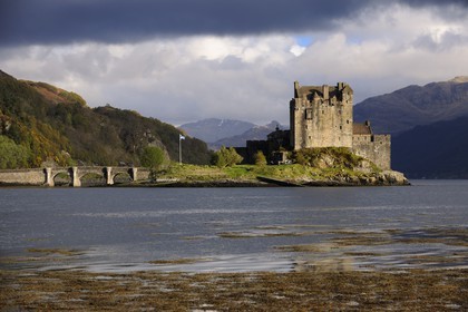 Royaume-Uni, Ecosse, région des Highlands, comté de Ross & Cromarty, Eilean Donan Castle, château à l'entrée du Loch Duich
