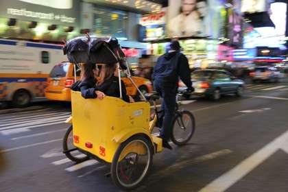 Etats-Unis, New York, Manhattan, Theater district sur Broadway, velo-taxi à Times Square