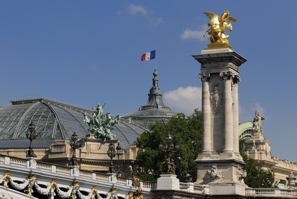 France, Paris (75), pont Alexandre III et le Grand Palais