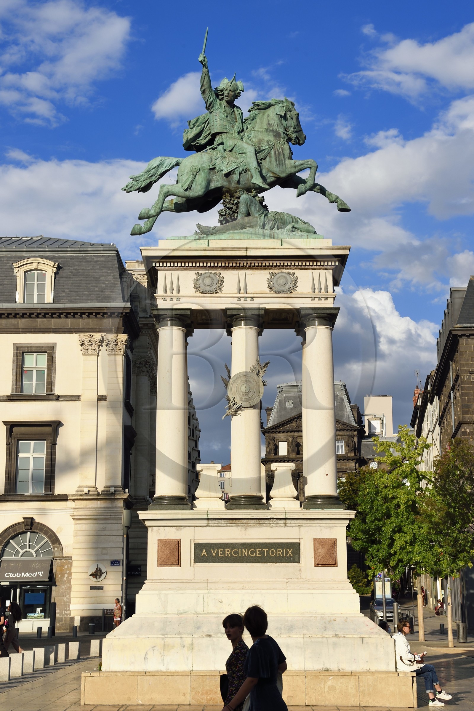 France, Puy-de-Dôme (63), Clermont-Ferrand, place de Jaude, la statue de Vercingétorix du sculpteur Bartholdi