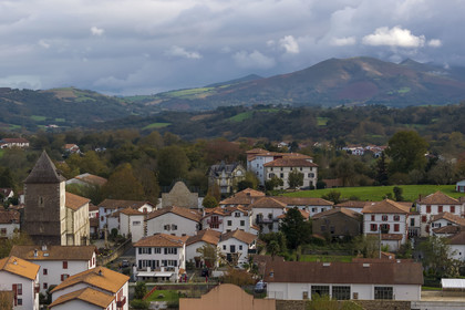 France, Pyrénées-Atlantiques (64), Pays-Basque, Sare, labellisé Les Plus Beaux Villages de France,  (vue aérienne)