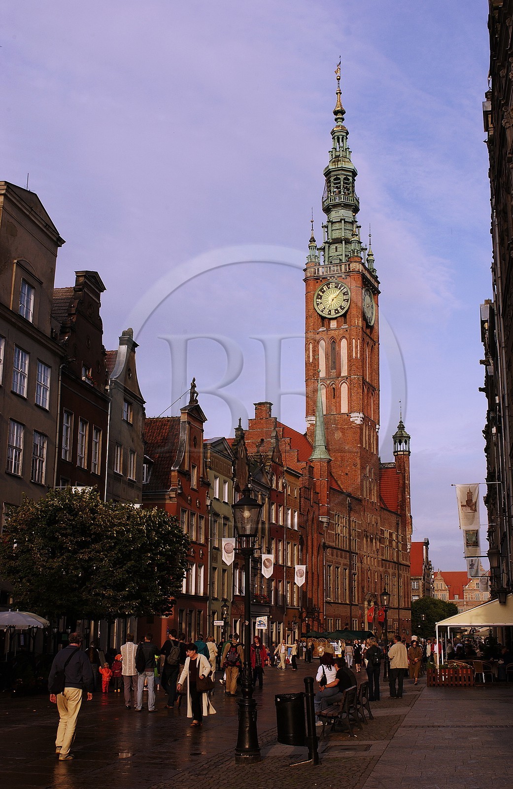 Pologne, Poméranie Orientale, Gdansk, l' Hôtel de ville dans la rue Longue, artère principale