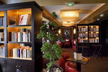 France, Paris (75), Carrefour de l'Odéon, Café les Editeurs