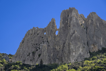 France, Vaucluse (84), Dentelles de Montmirail, Gigondas, versant nord des Dentelles Sarrasines et rocher du Turc