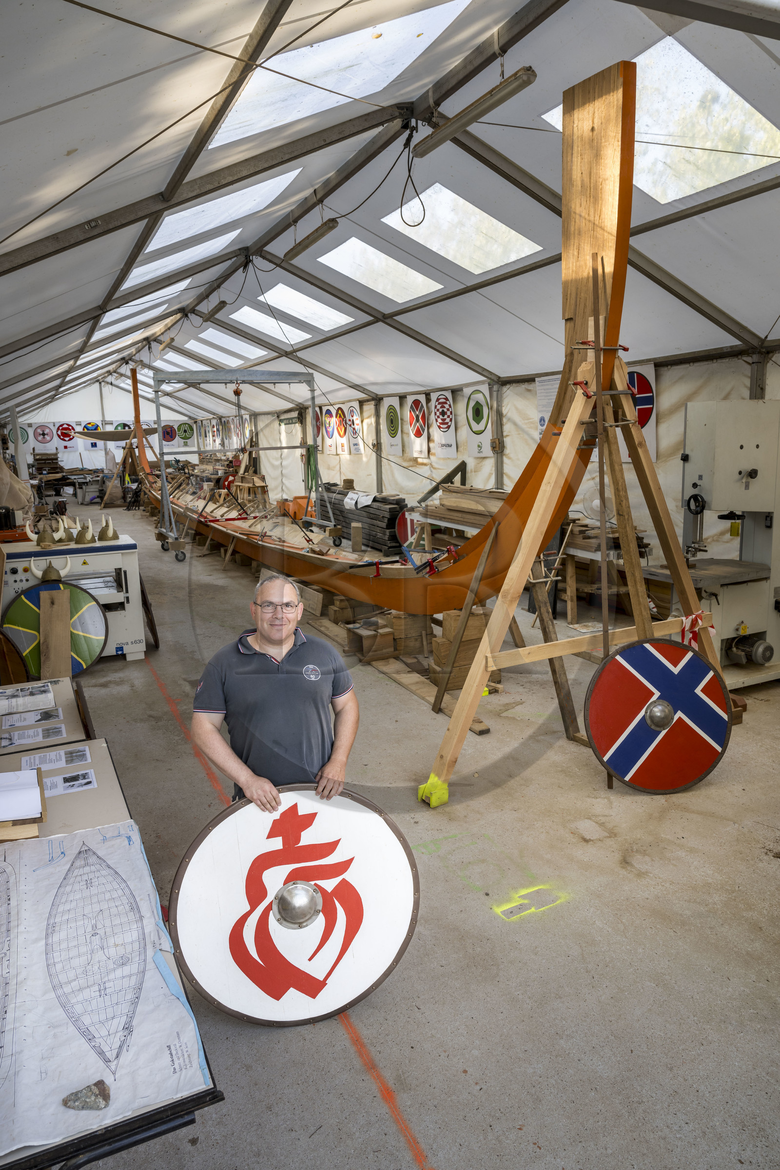 France, Vendée (85), L'Ile d'Olonne vers Les-Sables-d'Olonne, chantier Drakkar de Vendée qui est une reproduction du Drakkar de Gokstad, son créateur et président de l'association Philippe Renaudet