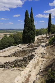 France, Hérault (34), Nissan-lez-Ensérune, l' oppidum d'Ensérune est un site archéologique comprenant les vestiges d'un village antique entre le VIe siècle av. J.-C. et le Ier siècle après J.-C., silos qui ont servis de stockage des denrées