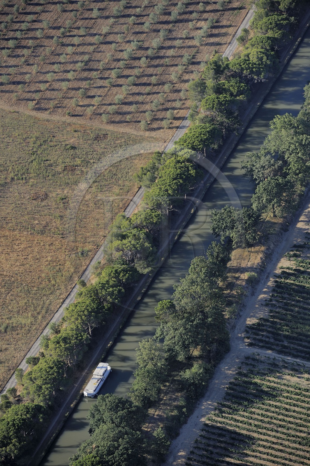 France, Aude (11), Canal du Midi, classé Patrimoine Mondial de l'UNESCO (vue aérienne)