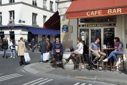 France, Paris (75), terrasse du Café bar restaurant le Saint-Gervais rue vieille du temple