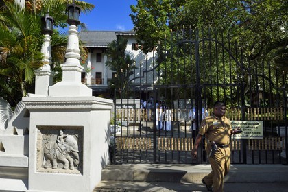 Sri Lanka, province du centre, Kandy, ville sacrée classée patrimoine mondial de l'UNESCO, Temple de la Dent de Bouddha (Sri Dalada Maligawa)