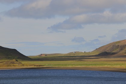 Islande, Région de Reykjavik, vallée de Krisuvik, le lac Kleifarvatn