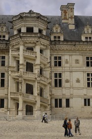 France, Loir-et-Cher (41), vallée de la Loire classée au Patrimoine Mondial de l'UNESCO, château de Blois, escalier à clair-voie sur la façade François 1er