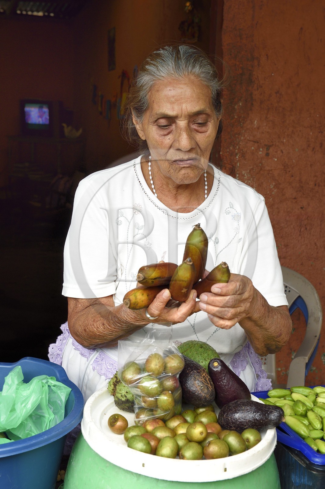 Nicaragua, Masaya, Catarina, vendeuse de fruits et légumes